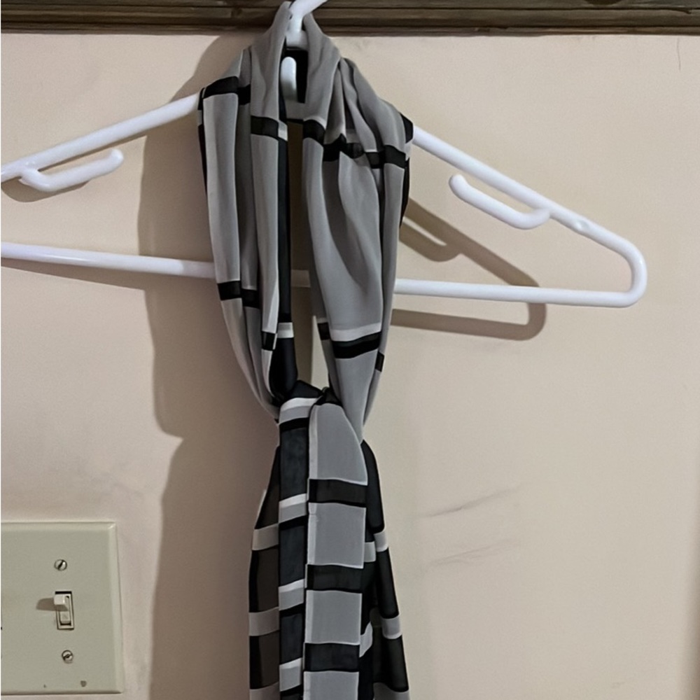 Women’s scarf